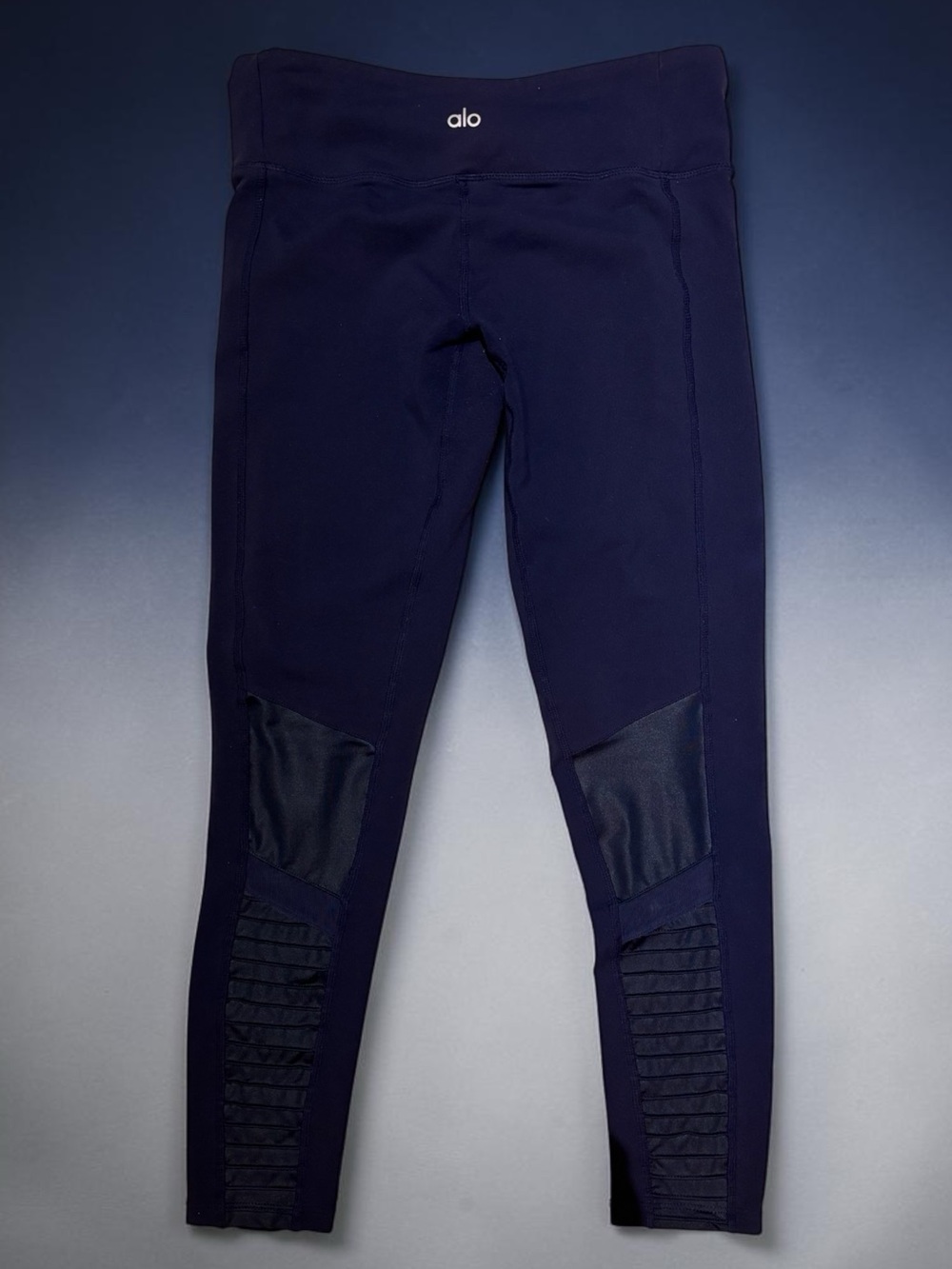 ✨ Alo Yoga Leggings (MSRP $98) 💙 Size Small | Pre-Loved Good Condition ✨